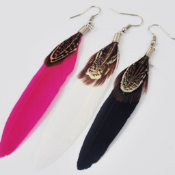 Серьги из перьев