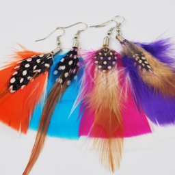 Серьги из перьев