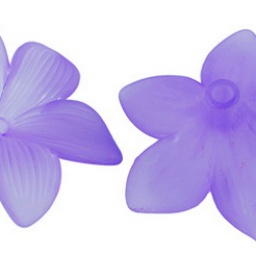 Пластиковый цветок