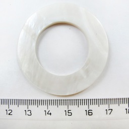 Подвеска из перламутра