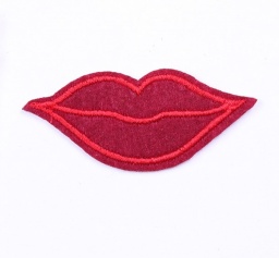 Нашивка тканевая "Губы", Красные, Размер 29х65 мм
